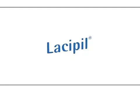 Niebieski napis "Lacipil" na białym tle. Czy to lek na problemy z sercem?